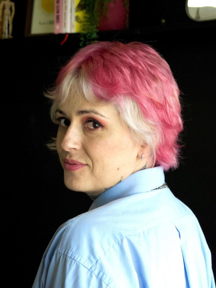 Cabelo curto rosa e platinado